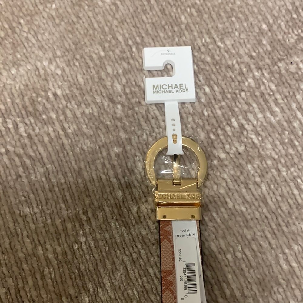 Authentic Micheal Kors reversible leather belt with buckle